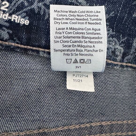 Time and Tru Mid Rise Size 12 Blue Floral Denim Cuffed Shorts - Picture 6 of 9